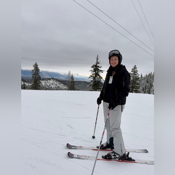 Meet your Posher, Breanna - Picture 1 of 2